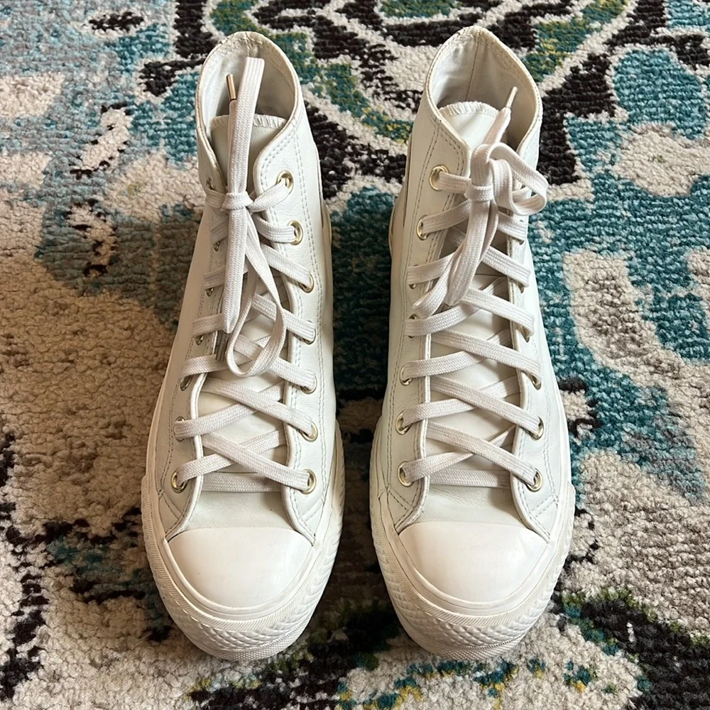 Chuck Taylor All Star Lift Platform in Vintage White/Egret/Gold